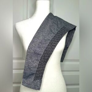 Fabletics Sync Seamless High Waisted Perforated 7/8 Grey Leggings Size Small